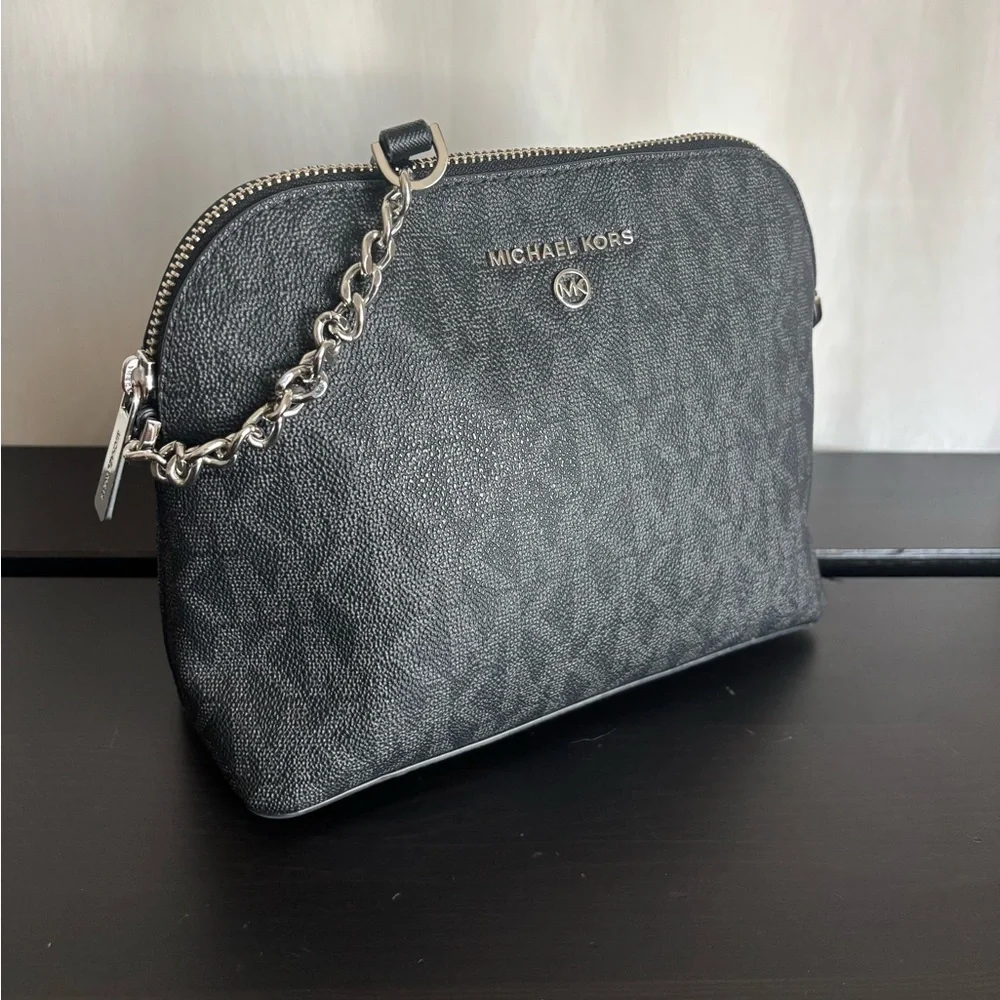 Michael Kors Jet Set Black Crossbody Bag • Chain Strap • Like New